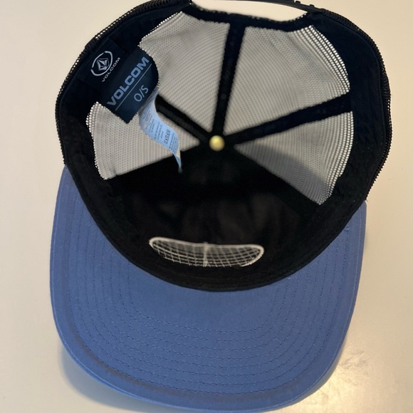 Volcom Charcoal and Black Cap - Picture 5 of 7